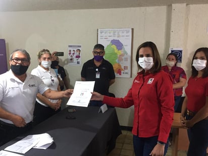 Entrega el IEC constancia de mayoría a ‘Lupita’ Oyervides