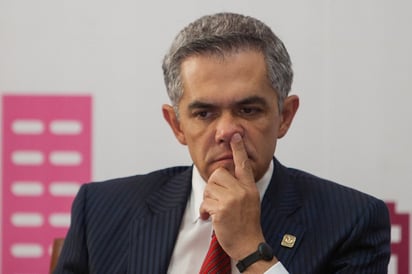 En CDMX, inhabilitan a Mancera por un año