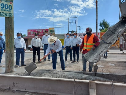 Remodelan   calle sin  apoyo de la Federación 