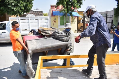 Atacan dengue con etapas de descacharrización en colonias de Monclova 