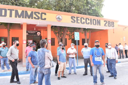 Obreros aislados de AHMSA piden pruebas de intervención sindical