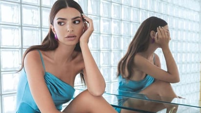 Emily Ratajkowski muestra su cuerpo sin ropa en Instagram