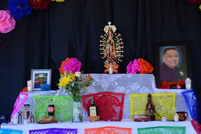 Con altar homenajean a policías víctimas de COVID-19 en Frontera 