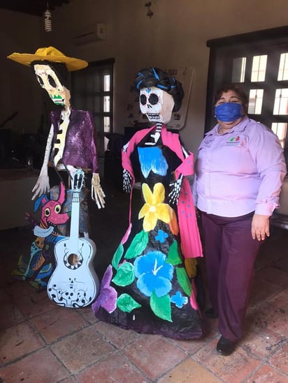 Artesanos mantienen viva tradición del Día de Muertos