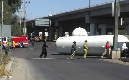 En Edomex, se registra volcadura de pipa gas