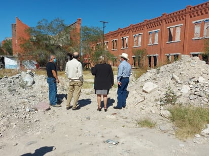 Supervisan terrenos en donde construirán hospital del IMSS