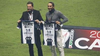 Rayados celebró con playeras  