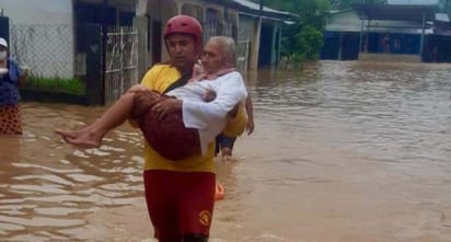 Damnificados por depresión Eta siguen esperando ser rescatados en Honduras