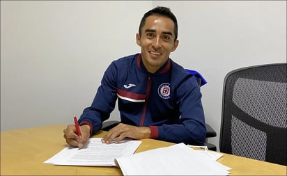 Rafael Baca renueva contrato con Cruz Azul