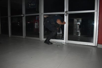 Cristalazo a Cinemex en Monclova