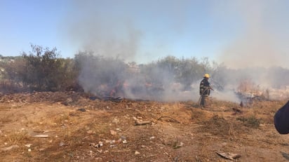 Incendian pastizal cerca de maquiladora