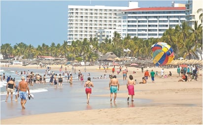 Cae gasto de turistas internacionales por primera vez en 5 meses