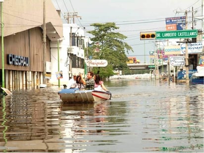 Tabasco: 'No tenemos apoyo y el agua sigue subiendo'