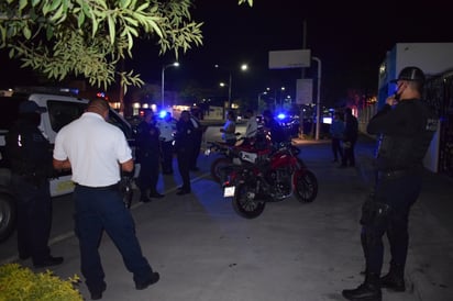 Rugían motores en plena banqueta en Monclova