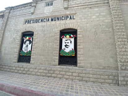 Decoran muros por el dia de la Revolución Mexicana