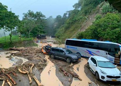 Avalanchas en Colombia dejan al menos 3 muertos y 12 desaparecidos