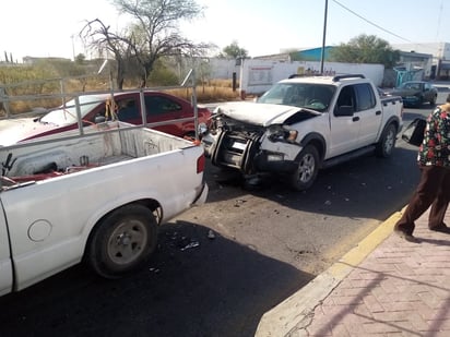 No guarda distancia y hace carambola en Frontera