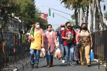 'Medida autoritaria', uso obligatorio de cubrebocas, dice AMLO: Presidente de México asegura que lo mejor es hacer conciencia en la gente y tenerle confianza al pueblo