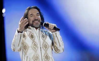 'El Buki' da clases de labia romántica con tremendo tuitazo