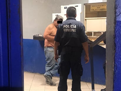 En Monclova, ebrio intenta matarse