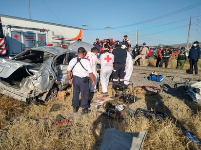 En Monclova, mujer intenta ganarle el paso al tren