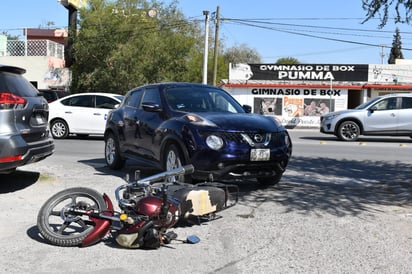 Derriban a motociclista en el bulevar Ejército Mexicano en Monclova