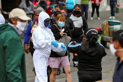 Suma Ecuador 1,036 casos de covid-19 en un día