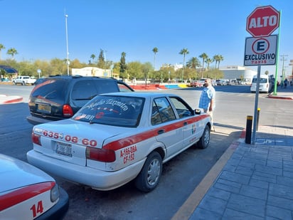 Regulará transporte tarifas que incrementan taxistas