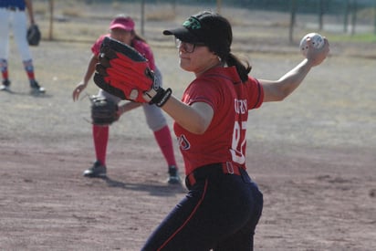 Fieras apalea a las Vaqueras en softbol femenil