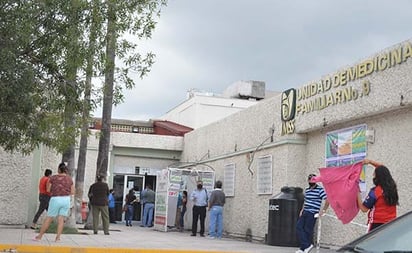 Desespera largas filas en clínica 9 del IMSS