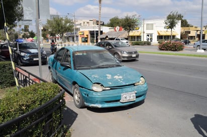 Conductor en Monclova no guarda distancia y choca