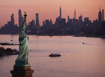 Nueva York impone nuevas restricciones en la ciudad por el avance de COVID-19