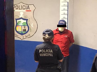 Agarra a patadas a cajero en el Fraccionamiento Monclova