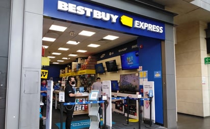 Hoy nos enteramos que cierra Best Buy no lo veíamos a venir: empleada