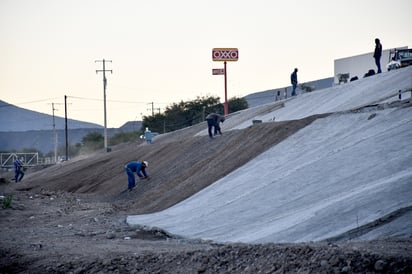 Inician autoridades tercera etapa del revestimiento en ‘Paseo Río Monclova’