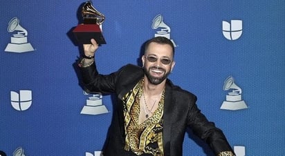 Mike Bahía cumple profecía al ganar el Latin Grammy