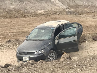 Vuelca en el río Monclova