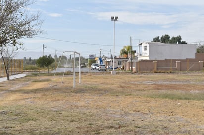 Prohibidas las cascaritas en el campo sintético 