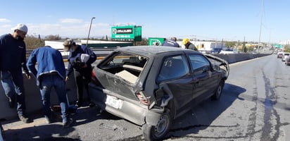 Fuerte accidente sobre el puente en Monclova