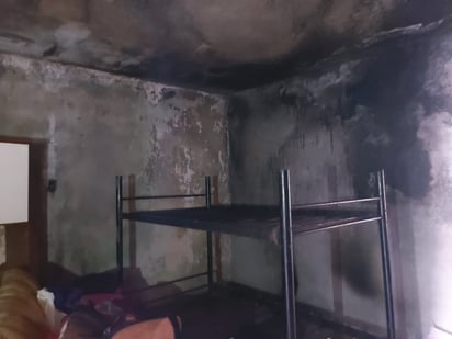 Incendio acaba con muebles y solicita ayuda por redes 