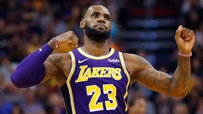 LeBron James amplió su contrato