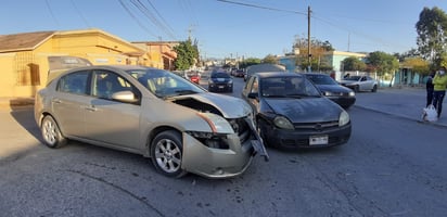 Se pasa alto y provoca choque en Monclova