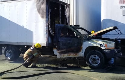 Arde camión dentro de Takata