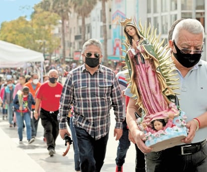 Retan al COVID-19 para mostrar su fe en la Virgen