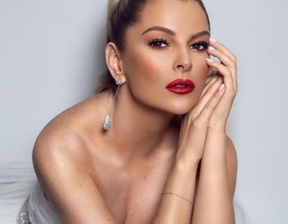 Marjorie De Sousa se relaja y presume sus atributos 