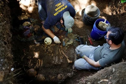 Víctimas de la masacre salvadoreña de El Mozote esperan justicia en 2021