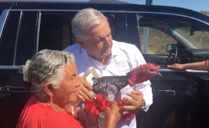 AMLO deja atrás medidas de sana distancia en Oaxaca