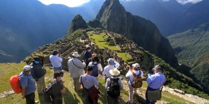 Protestas obligan a cerrar Machu Picchu mes y medio después de su reapertura