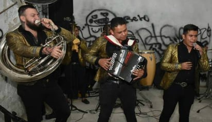 Irrumpe PC fiesta con grupo musical