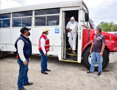 Vigilantes COVID-19 supervisan aglomeración en comercios